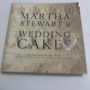 MARTHA STEWART’S WEDDING CAKES 100 INSPIRING CAKES GUIDE FOR THE‎ BRIDE & BAKER.